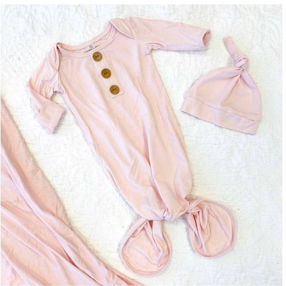 Caden Lane knotted gown soft pink with hat